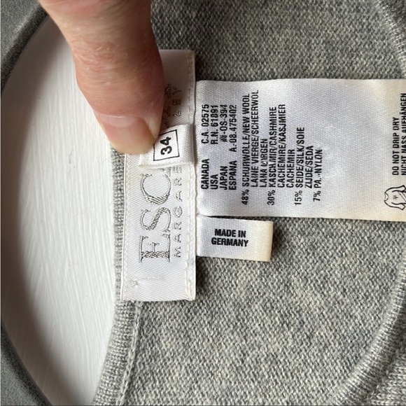 Escada Cashmere Sleeveless Crew Top - Picture 4 of 6